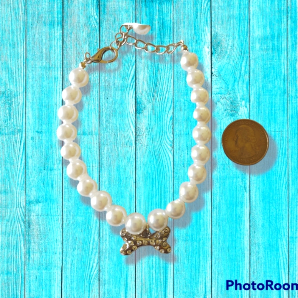 Pet necklace with faux pearls and bone charm